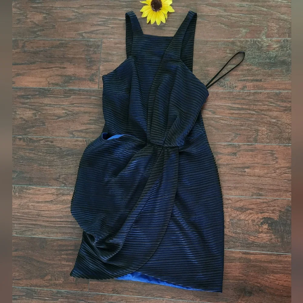 Three Floor Textured Twist Front Mini Dress 💙💙
